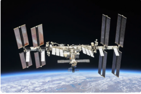 Estação Espacial Internacional atravessa o céu no interior de SP