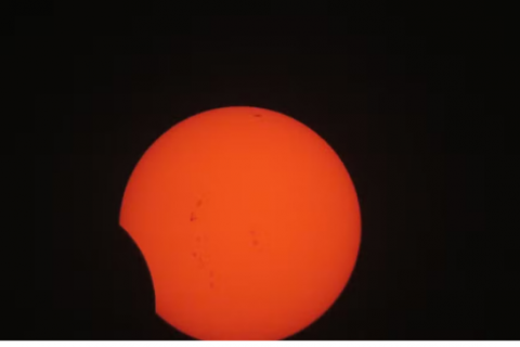 Eclipse lunar 'quase' total vai encobrir a Lua de quinta para sexta; fenômeno poderá ser visto em todo o Brasil